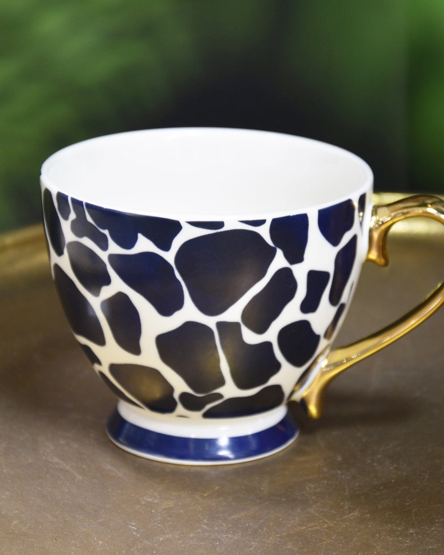 Vibrant teal mug with a chic giraffe pattern and a luxurious gold handle, radiating elegance for a sophisticated tea or coffee experience.