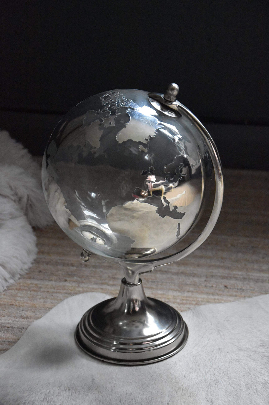 ESME Homeware Globes Medium Glass Globe on Metal Stand Silver